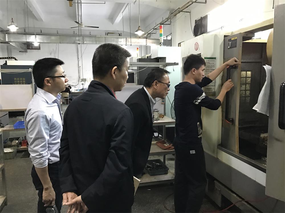 廈門鬆下客戶前來（lái）我們尖峰科技（jì）參觀  